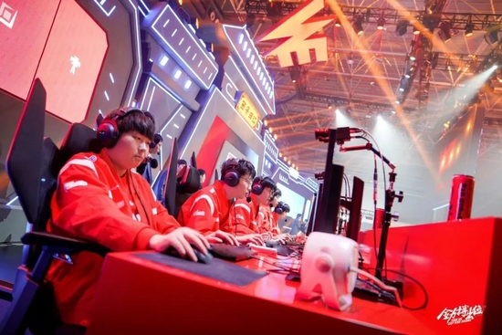 目光聚焦于 目光聚焦于